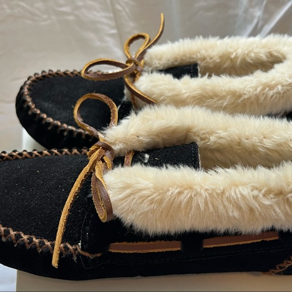 Black Bootie Slippers Moccasins with fur trim - Picture 2 of 6